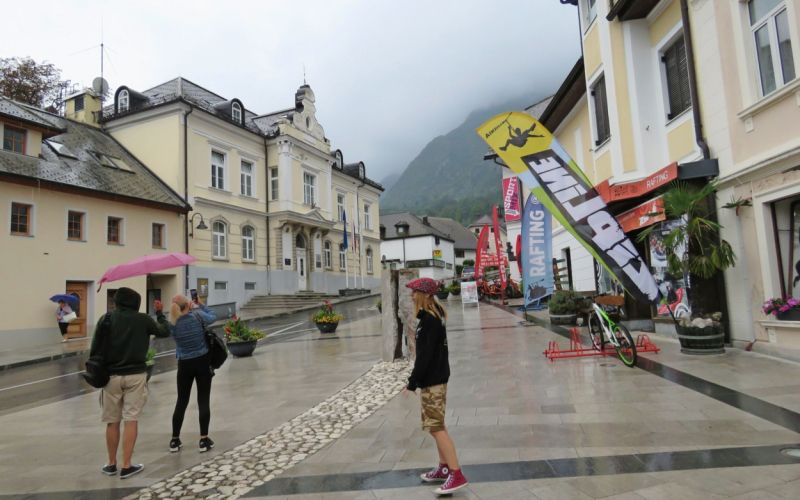 950140_212-bovec_center.jpg