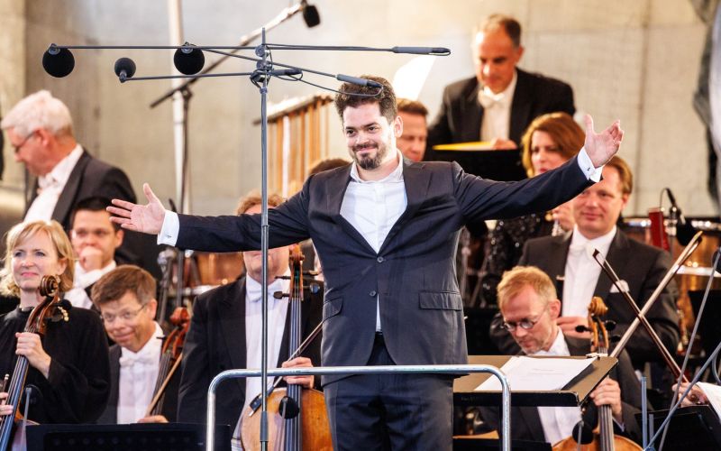 dirigent lahav šani.jpg