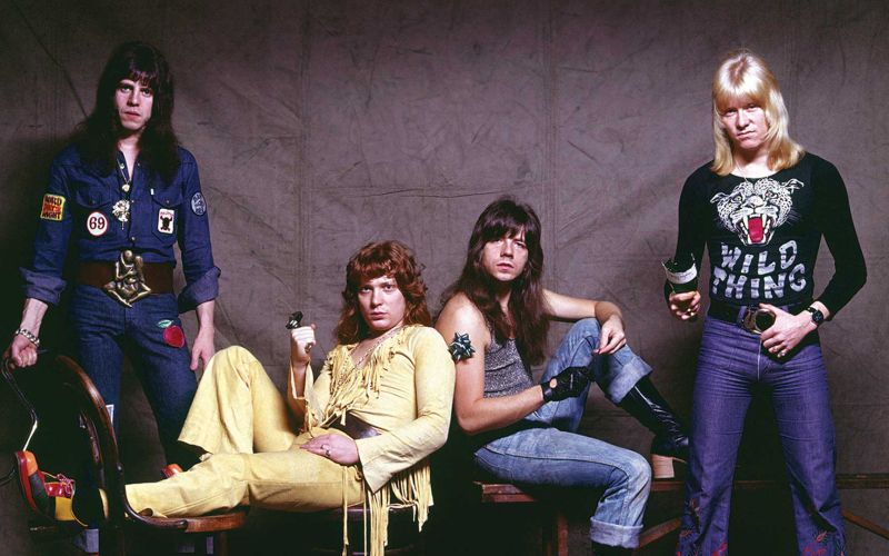The Sweet so pionirski britanski glam rock bend, ki je zaslovel v zgodnjih sedemdesetih letih in pos
