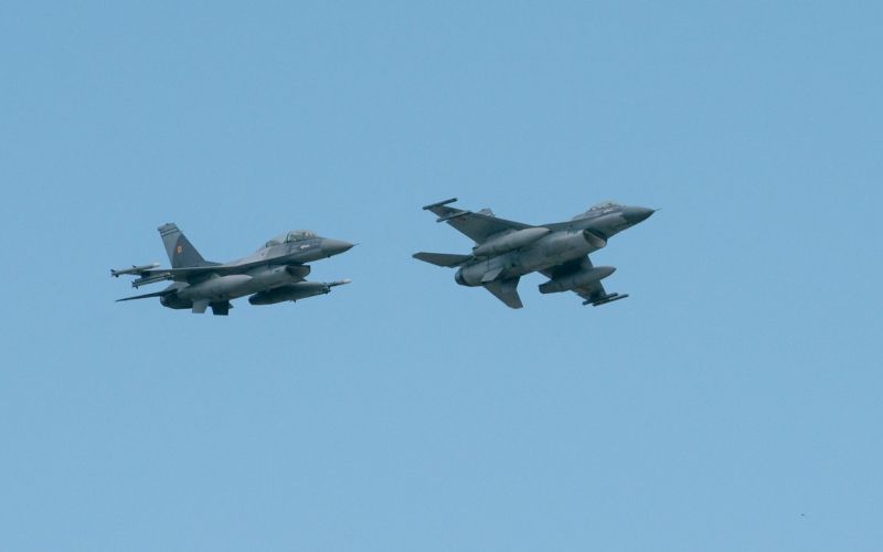 lovec, f-16