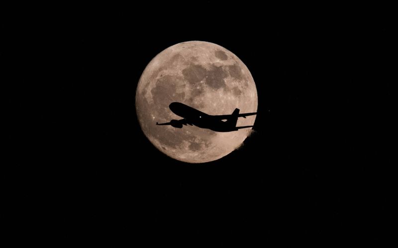 letalo polna luna