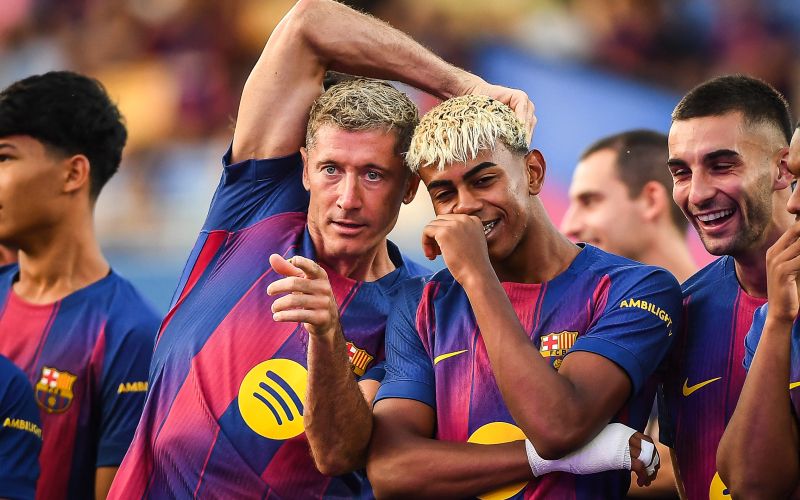 robert lewandowski lamine yamal.jpg