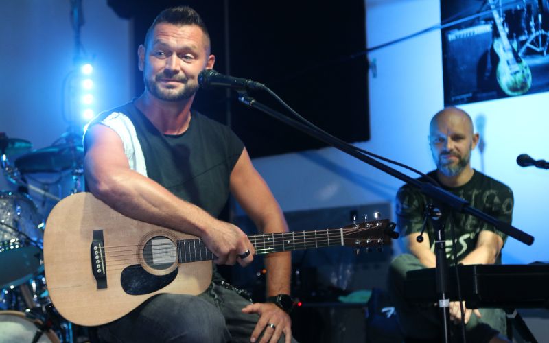 vatra - !!!Ivan Dečak in Mihael Kurjančić iz skupine Vatra, sta na ekskluzivnem promo dogodku v Ljub