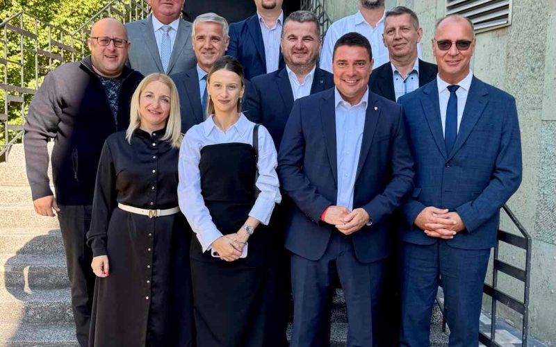 Županov sprejem delegacij partnerskih in prijateljskih mest, sept 2025.jpg