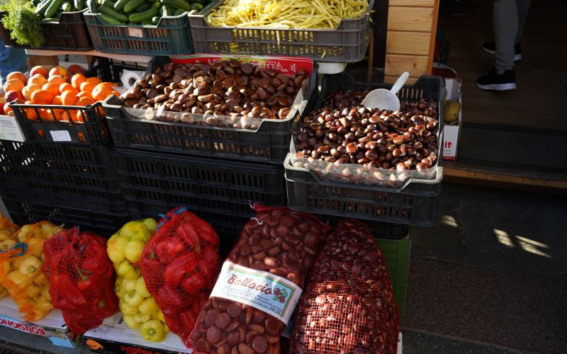 simbolična, kostanj, kostanji, tržnica, prodaja-živil, sadja, zelenjave, zelenjava
