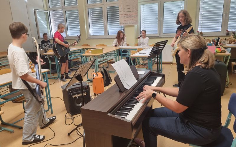 EK_solski band 1.jpg