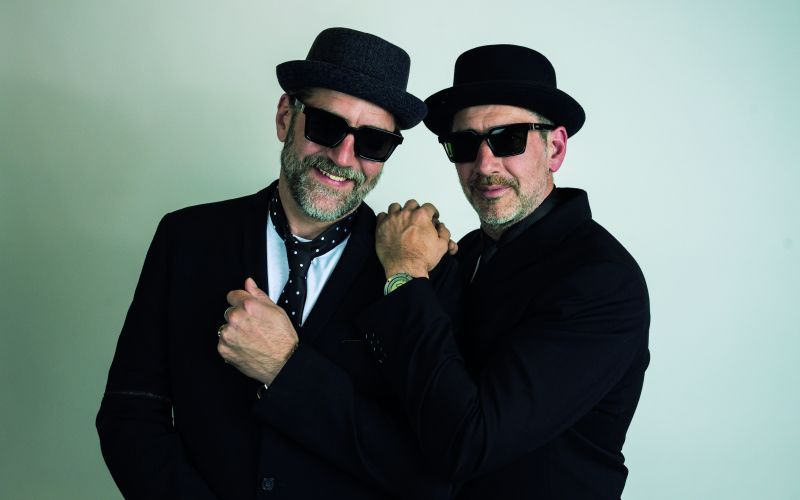 Brata Šalehar po 30 letih spet skupaj na odru – tokrat v glasbeni komediji Brata.