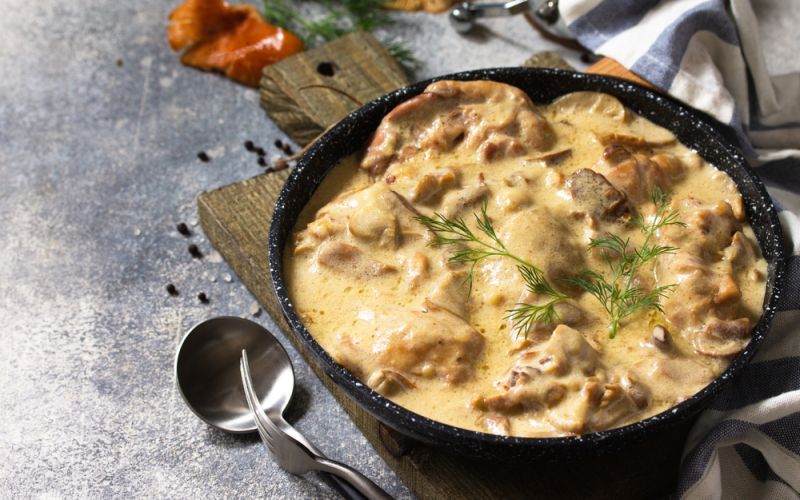 Piščanec v smetanovi omaki