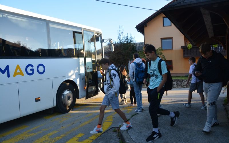 solski_bus_vel_slatnik.JPG