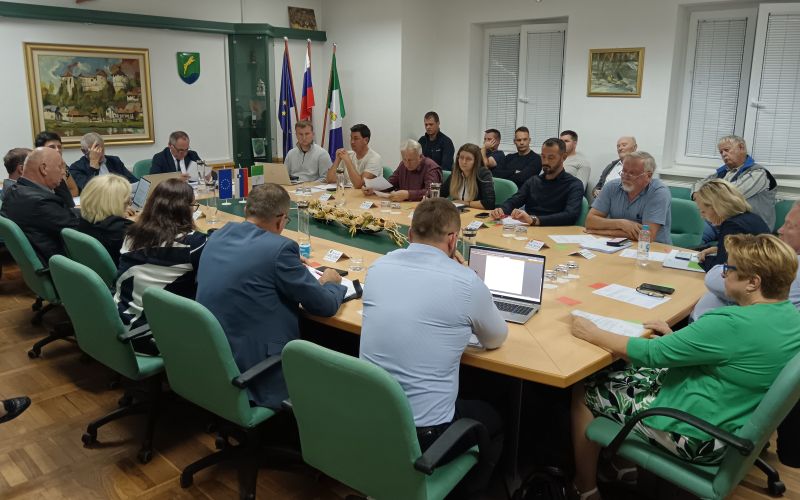 seja-obcinskega-sveta-zuzemberk-september-2025
