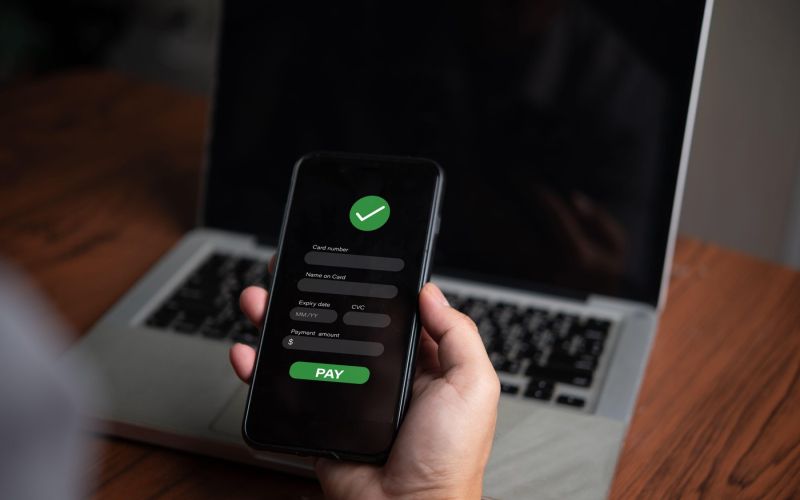 mobilna banka, telefon.jpg