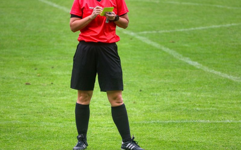 sodnik, rumeni karton