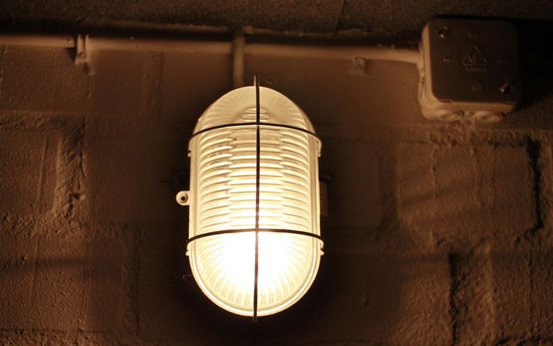 basement-lamp-280255_1280.jpg