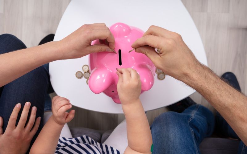 stroški, družina, varčevanje.jpg