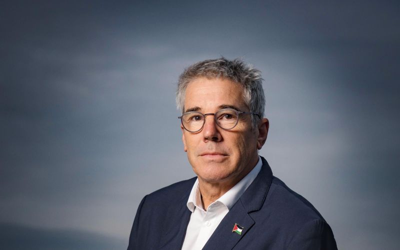 dr-tom-potokar, kirurg, ki-resuje-zivljenja-palestincev