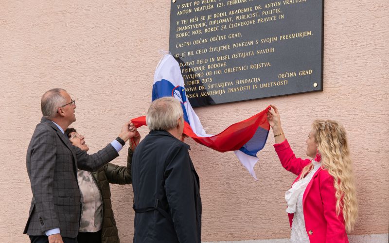anton-vratusa, spominska-plosca, dolnji-slaveci-ustanova-dr-siftarjeva-fundacija