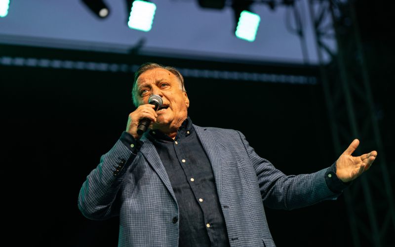 Halid Bešlić - Izredno priljubljen je bil tudi pri nas.