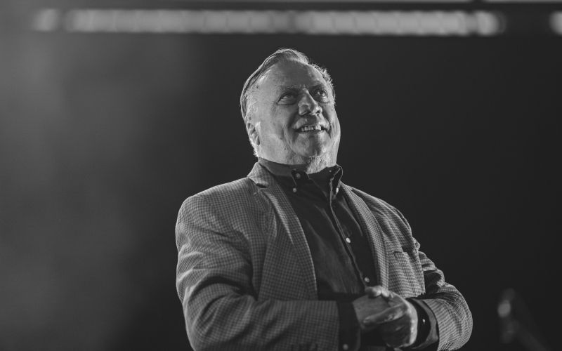 Halid Bešlić - Poslovil se je legendarni Halid Bešlić.