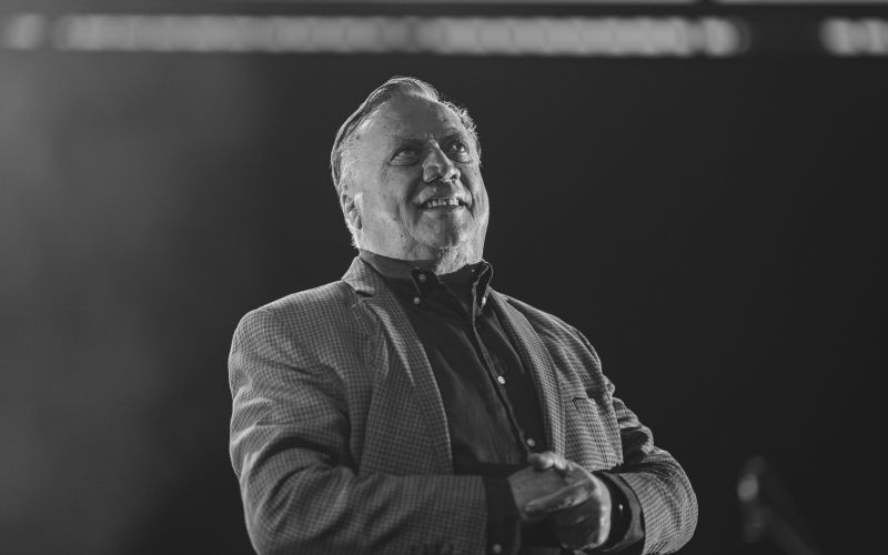Halid Bešlić - Poslovil se je legendarni Halid Bešlić.