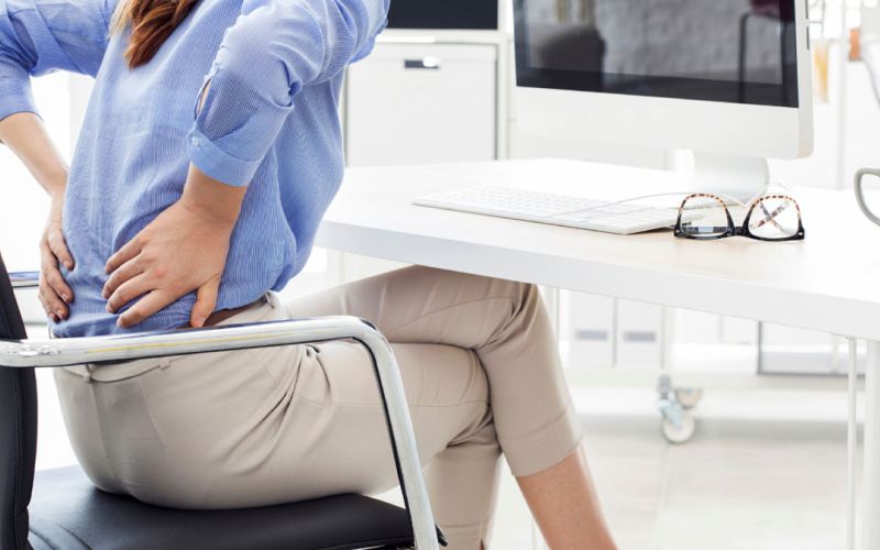 sedenje-back-pain-6949392.jpg