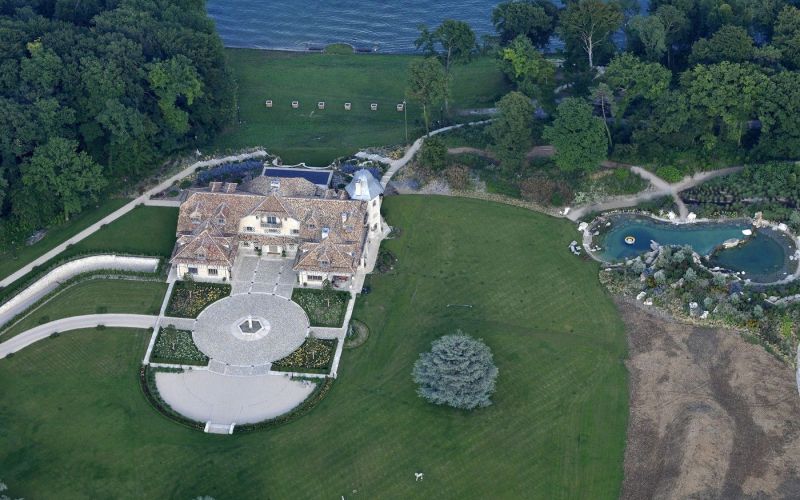 schumacherjeva vila gland pm.jpg