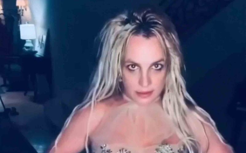 Britney Spears že nekaj časa tudi sama objavlja precej bizarne videe.