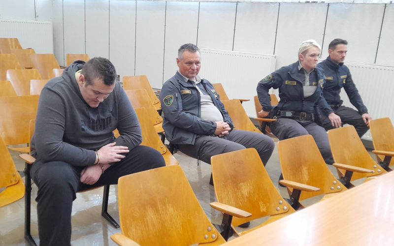 Obtoženi Tilen Novak skrajno levo.