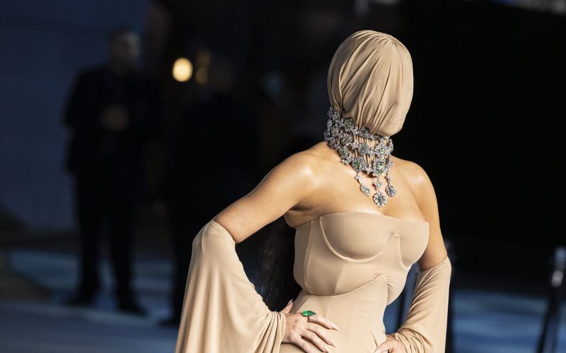 Kim Kardashian - Kim Kardashian zna opozoriti nase vsakič, ko vstopi v prostor - nič drugače ni bilo