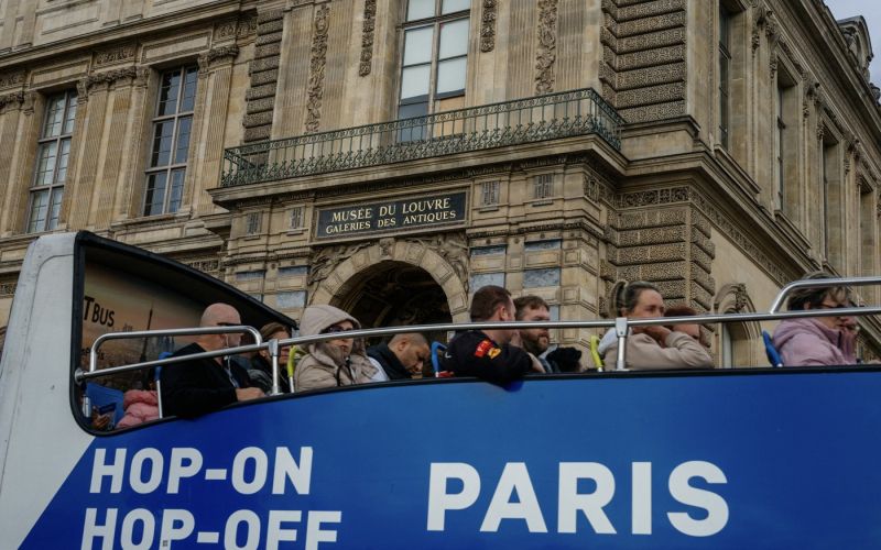pariz, louvre.jpg
