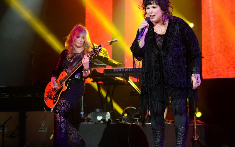 Nancy in Ann Wilson sta gonilna sila skupine že 40 let kot dve od najmočnejših žensk v zgodovini sod