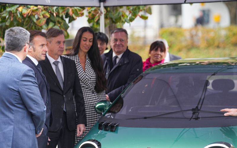 macron golob tina gaber jankovic twingo rog jk.jpg
