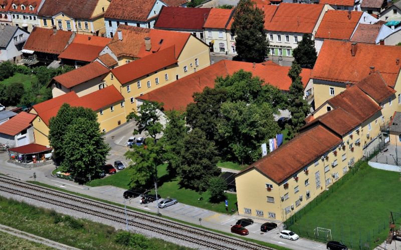 trški dvorec.png