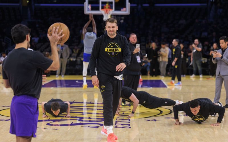 luka doncic lakers ogrevanje pm.jpg