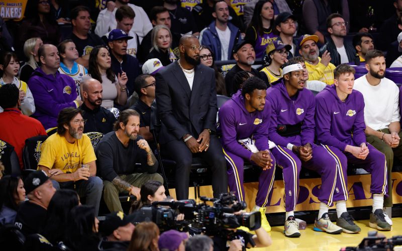 lebron james los angeles lakers pm.jpg