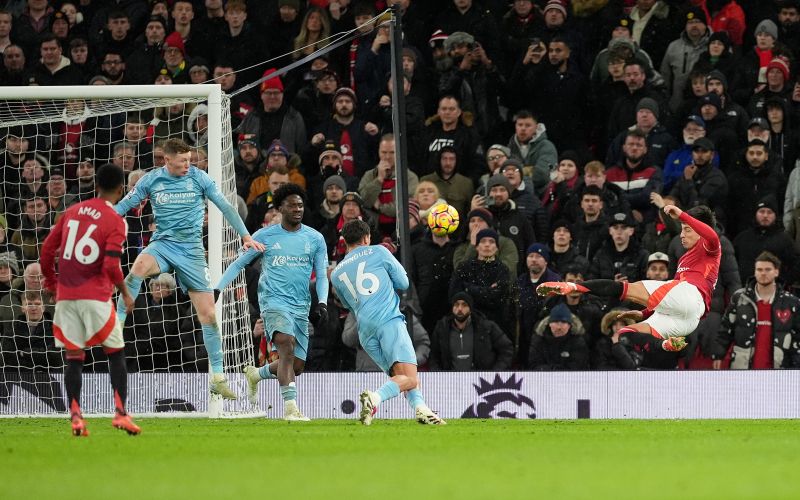 lisandro martinez manchester united.jpg