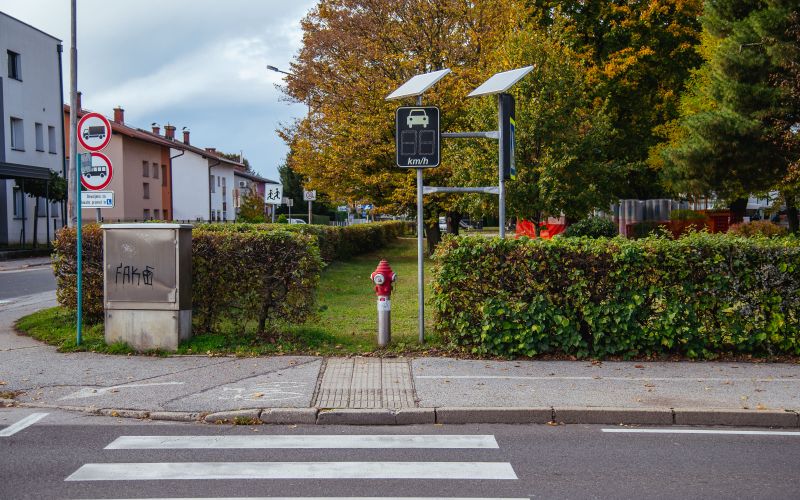 simbolična, hoja, prehod-za-pešce, zebra, pločnik, pešec, vid-zebra, promet