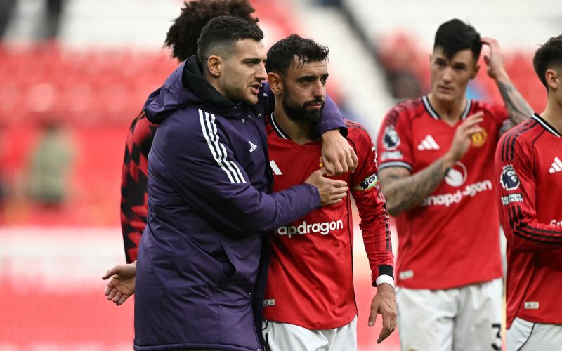 bruno fernandes diogo dalot benjamin šeško.jpg