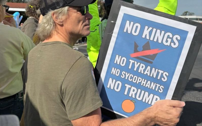 Jon Bon Jovi - V domačem New Jerseyu so med množico opazili priljubljenega glasbenika Jona Bon Jovij