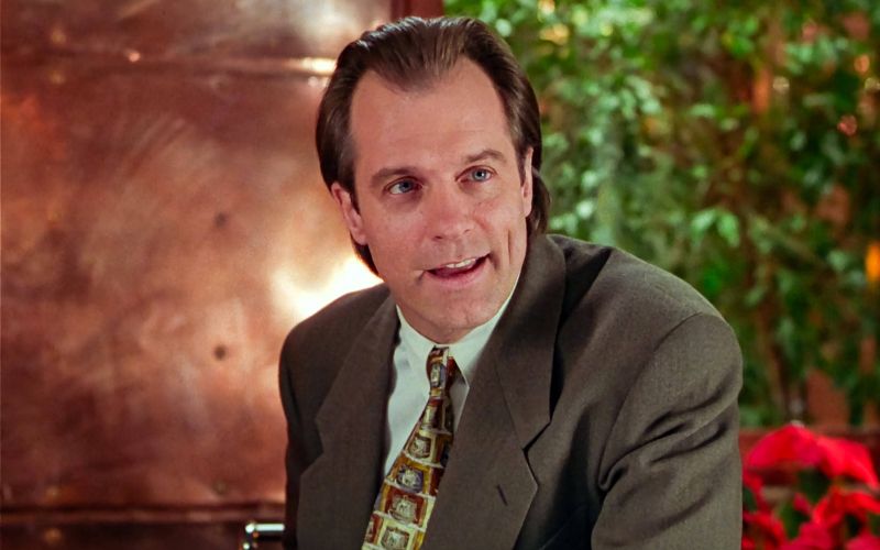 Igralec, ki je utelesil moralnega očeta, a v resnici skrival temne skrivnosti.