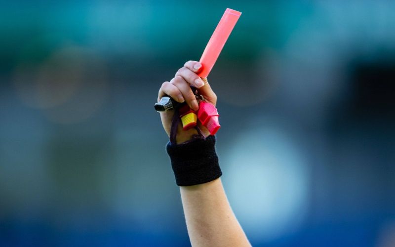 rdeci karton sodnica pm.jpg