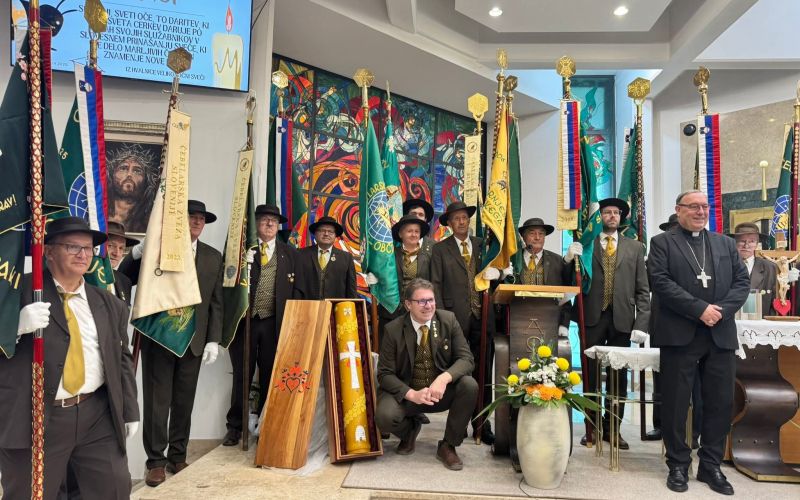 obcina-polzela, cebelarska-zveza-slovenije, papez, sveca, darilo