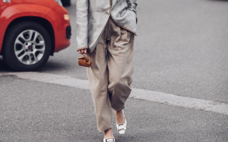 široke plasirane hlače