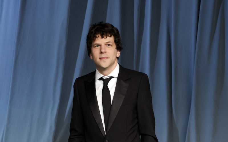 jesse eisenberg 1.jpg