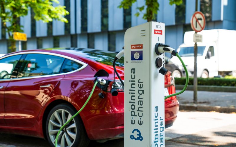 električna polnilnica, petrol.jpg