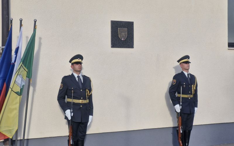 Spominsko obeležje v Škalah