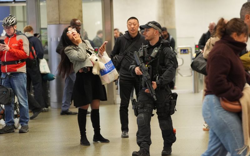 anglija policija postaja.jpg