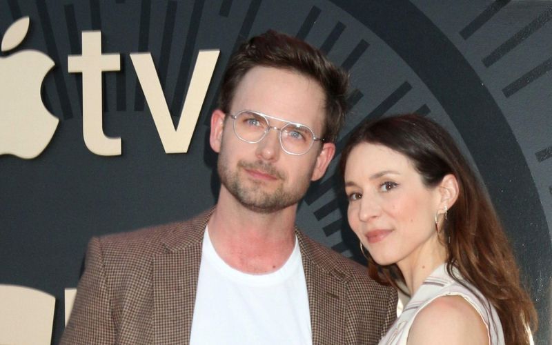 Patrick J Adams, Troian Bellisario.jpg