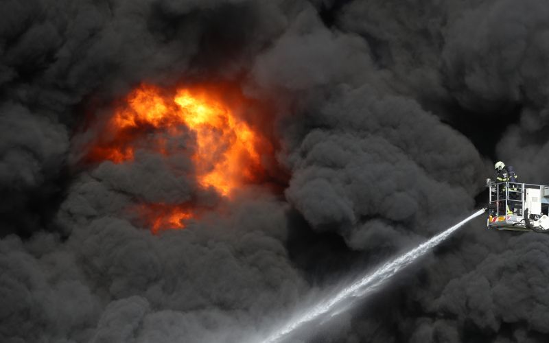 skladisce-pnevmatik, sveta-nedelja, pozar