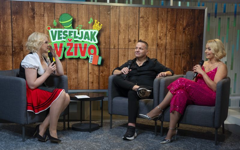 Veseljak v živo razkriva skrivnosti Brizgalne brizge in gosta presenečenja