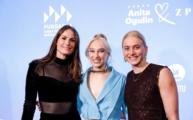 sara isakovic janja garnbret neza klancar.jpg